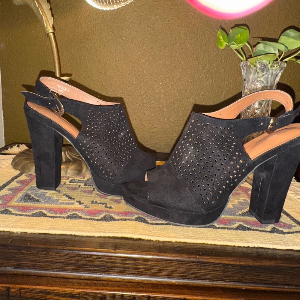 Slingback Heel - Picture 4 of 10